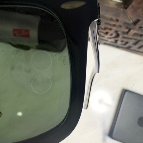 Ray-Ban Wayfarer Special Series Comics Sunglasses with Case - Picture 4 of 7